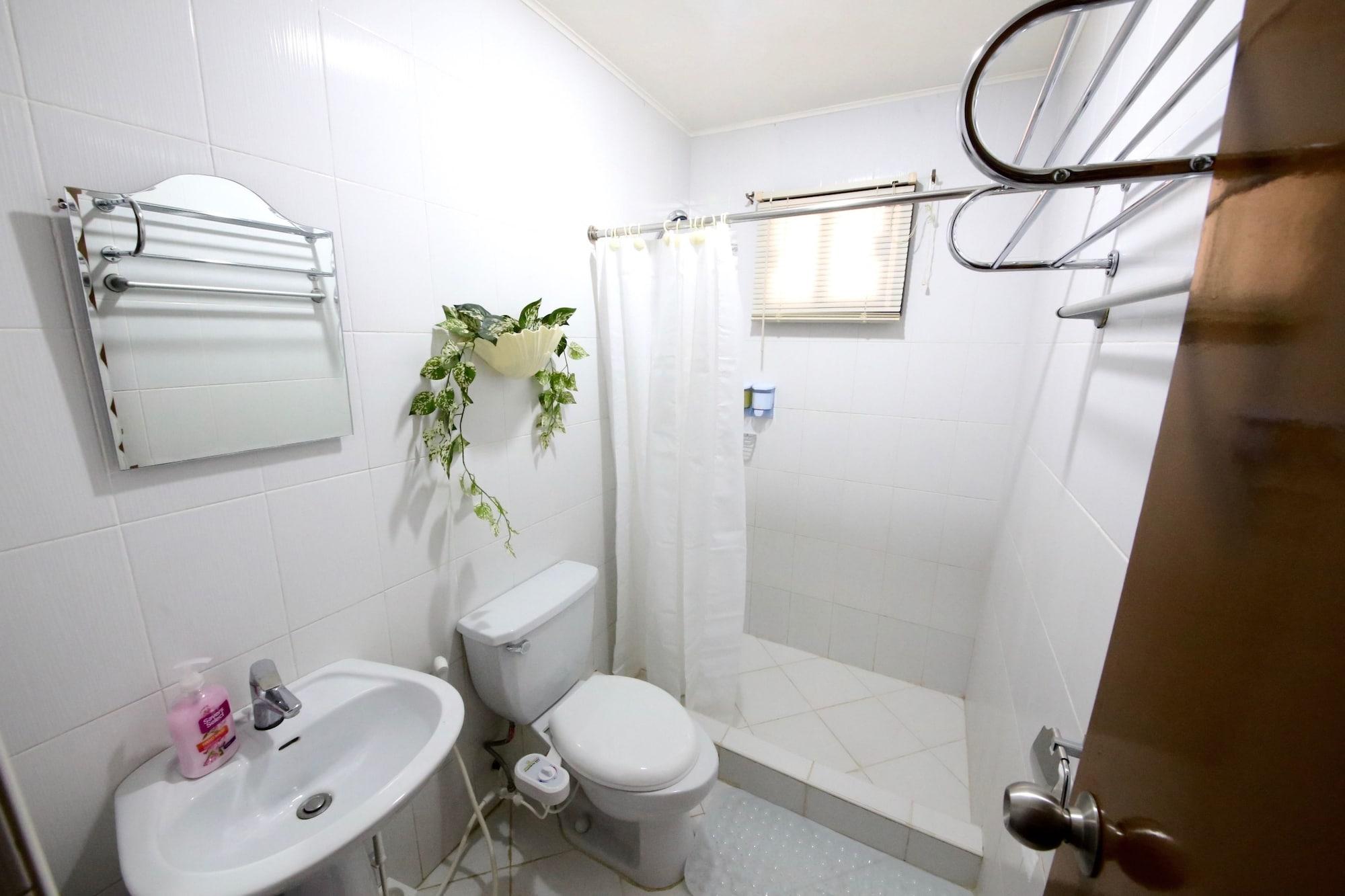 Dee Guesthouse White Sands Lapu-Lapu City Eksteriør billede