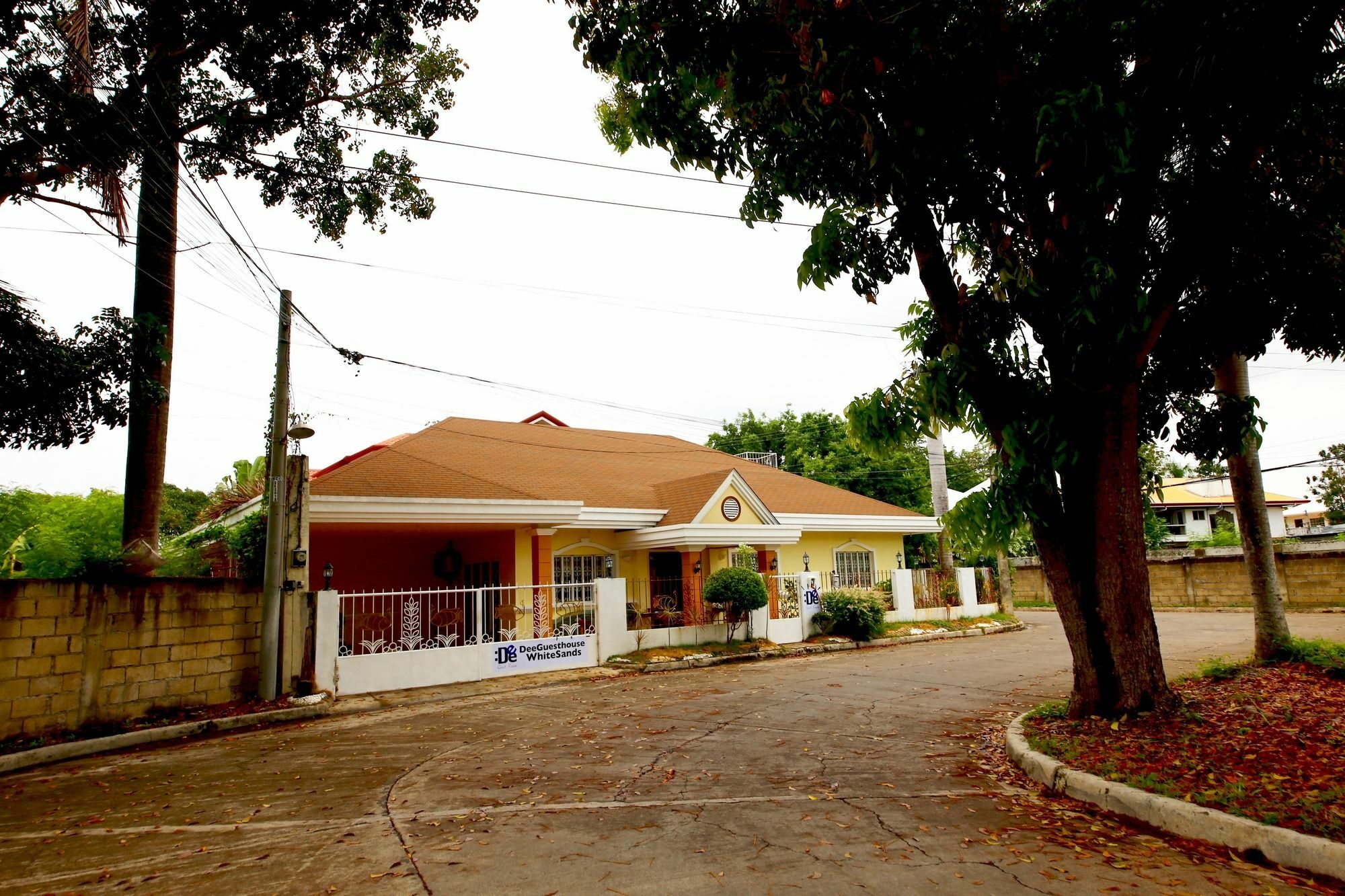 Dee Guesthouse White Sands Lapu-Lapu City Eksteriør billede